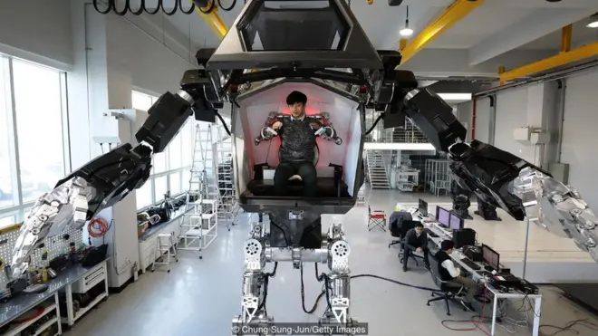 Method-2 dianggap sebagai robot bipedal berawak pertama di dunia.