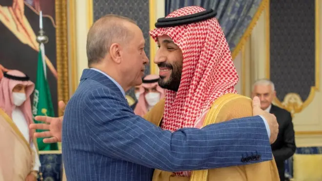 İki lider birbirlerine sarıldı