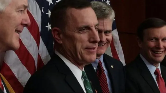 Tim Murphy (kedua dari kiri) akan mengundurkan diri mulai 21 Oktober mendatang.