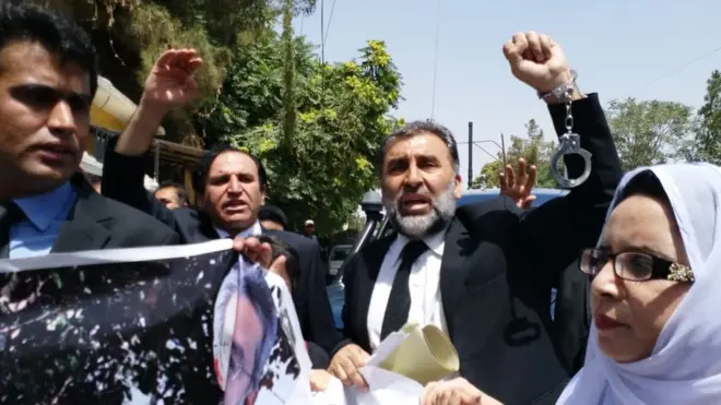 کوئٹہ میں وکلا رہنماﺅں نے اس ریفرنس کو بلوچستان کو چیف جسٹس کے عہدے سے محروم کرنے کی سازش بھی قرار دیا