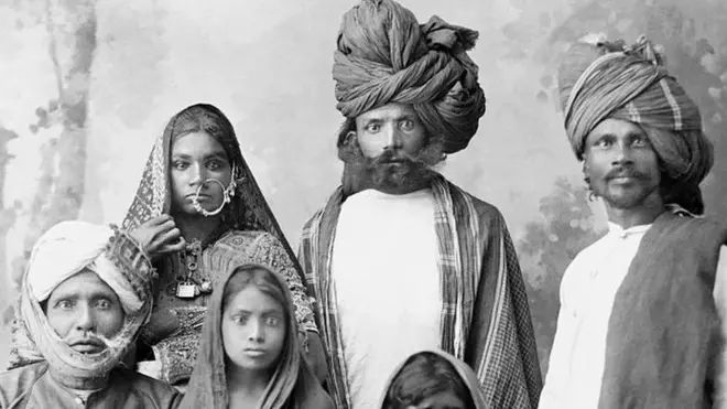 રૂમાલથી લોકોની ગળું દાબીને હત્યા કરનાર ગુનેગારોના પરિવારનો એક આર્કાઇવ ફોટો