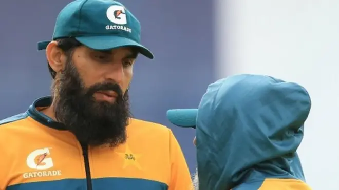 مصباح الحق، اظہر علی اور محمد حفیظ سوئی ناردن گیس کی طرف سے کھیلتے ہیں