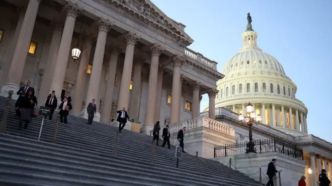 دواړه ډیموکراتان او جمهوريپال سناتوران په افغانستان کې د دوامداره لگښتونو په اړه اندېښمن دي.
