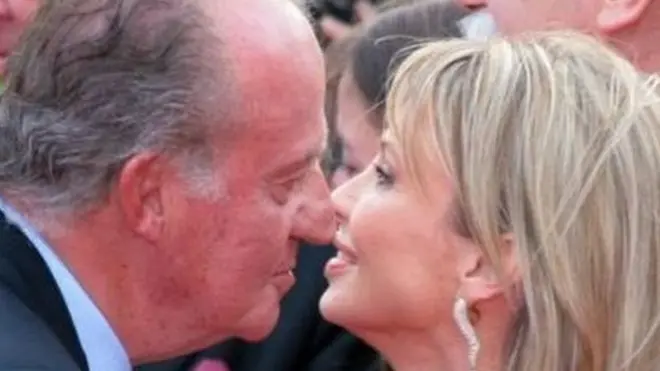 خوان كارلوس مع كورينا زو ساين فيتغنشتاين في عام 2006 في برشلونة