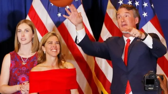 Гленн Янгкин празднует победу со своей семьей в Вирджинии