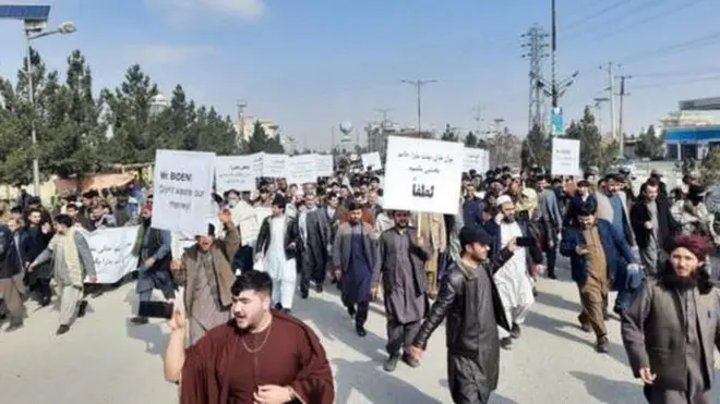 د بلخ په ګډون یو شمېر ولایتونو کې مظاهرې شوې.