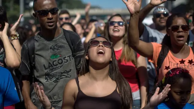 En las calles y en las urnas de Latinoamérica, los evangélicos se muestran cada vez más influyentes.