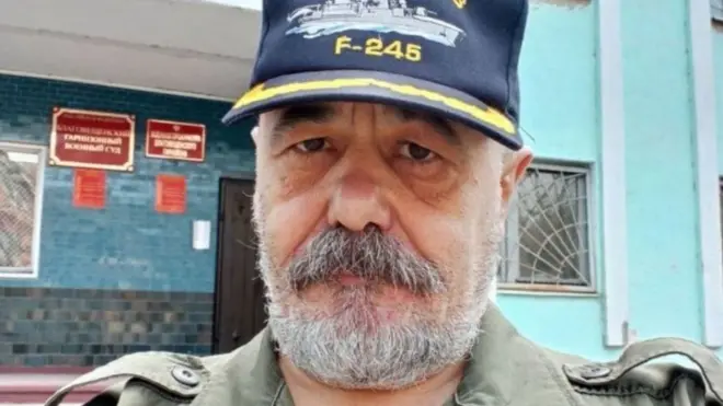 Владислав Никитенко много лет назад прослыл сутяжником и бороться с войной решил привычным способом: жаловаться в суды и прокуратуру