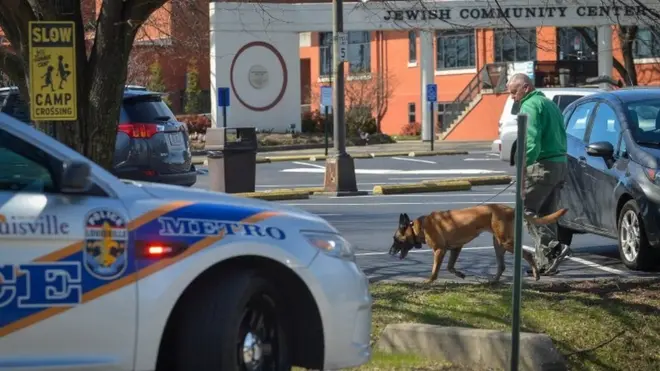 2017 میں یہودی برادریوں کے خلاف 120 دھمکیاں دینے کا الزام ہے