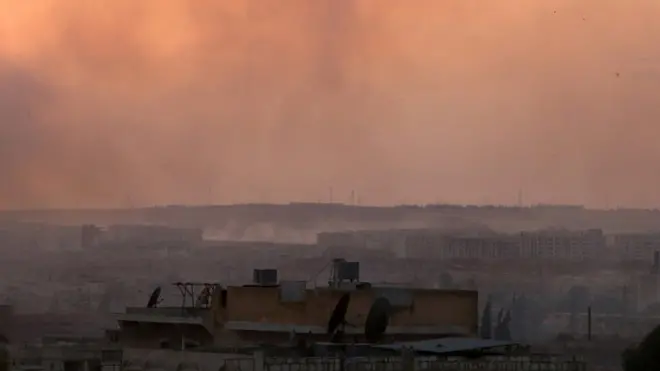 Алеппо фактически разделен на две части. Запад города находится под контролем правительственных сил, а восток - под контролем оппозиции.