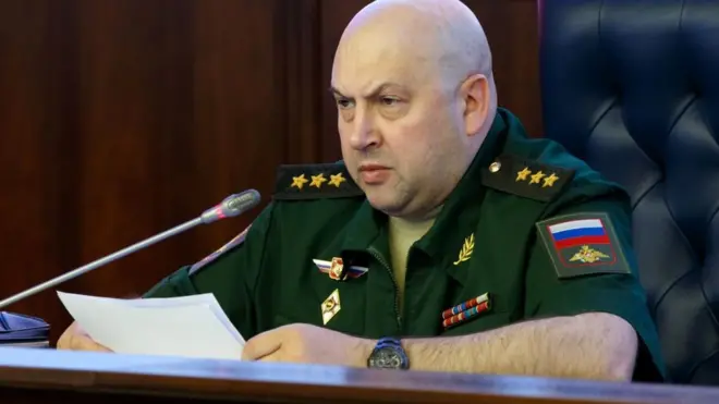 وزارة الدفاع الروسية تقول إن وقف إطلاق النار أحادي الجانب سيبدأ في الساعة 06:00 صباحا بتوقيت غرينتش.