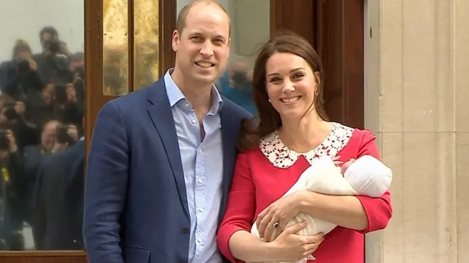 Кейт и Уильям впервые показали своего третьего ребенка