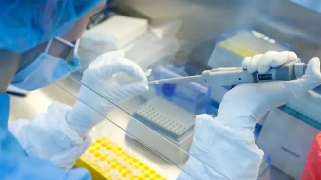 Rusia merencanakan vaksin massal pada Oktober.