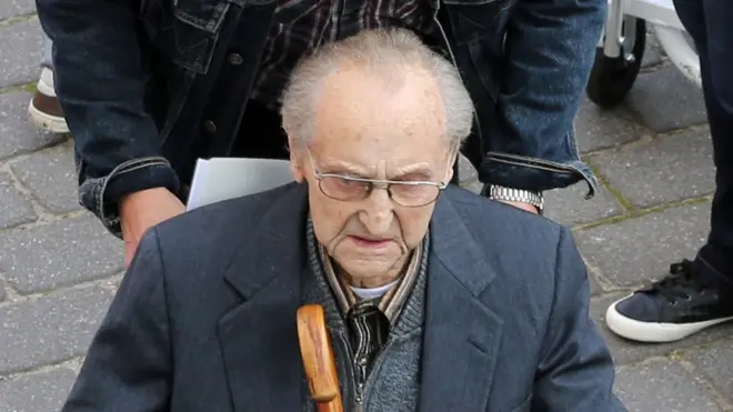 Защита Зафке утверждала, что состояние здоровья не позволяет ему участвовать в процессе