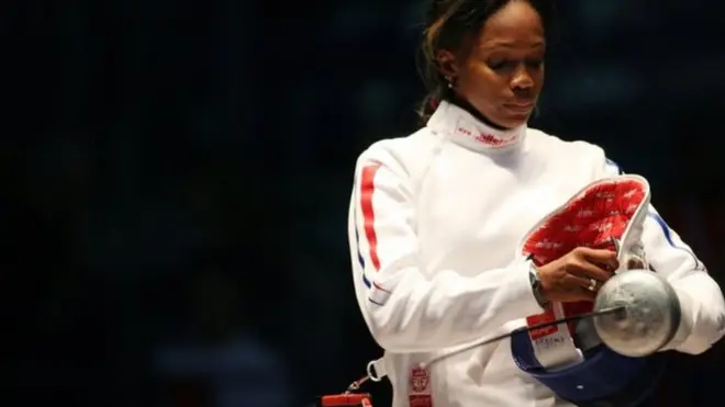 كلفت بطلة المبارزة، لوار فليسيل، بوزارة الرياضة