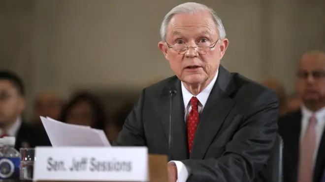 Сешнса обвиняют в расистских взглядах