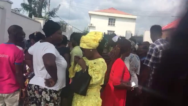 Some of di voters wey wan collect di bribe