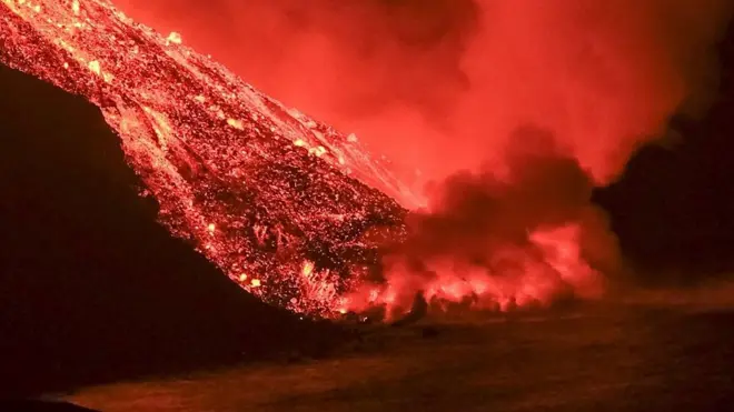 Lava enters the Atlantic Ocean