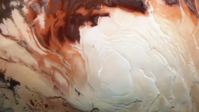 ภาพถ่ายผืนน้ำแข็งที่ปกคลุมขั้วใต้ของดาวอังคารในระยะใกล้