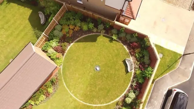 Вид на лужайку с воздуха