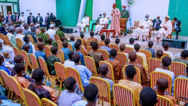 Onyeisiala Muhammadu Buhari oge o zutere ụmụakwụkwọ Kankara a tọhapụrụ