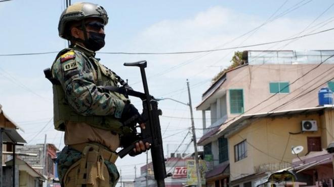 Fuerzas Armadas del Ecuador on X: ¡RECUERDA! 👉La tenencia de armas  consiste en la posesión de un arma de uso civil, adquirida lícitamente y  con fines de defensa personal, deportivo o de