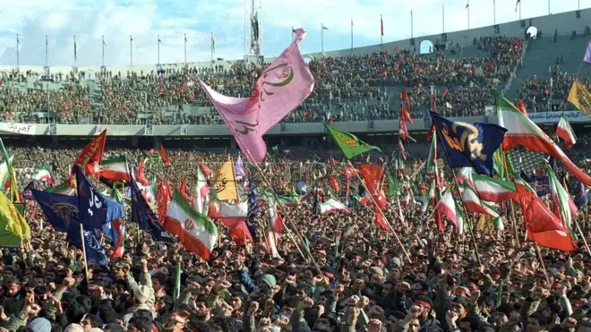 اعزام نیرو به جبهه از استادیوم آزادی