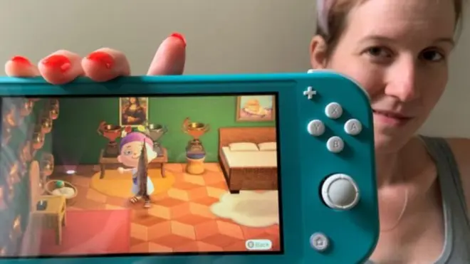 केली मिल्स