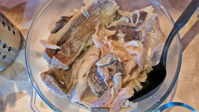 El skata, uno de los platos típicos islandeses, es conocido por su mal aspecto y aroma. (Crédito foto: Bert Archer).