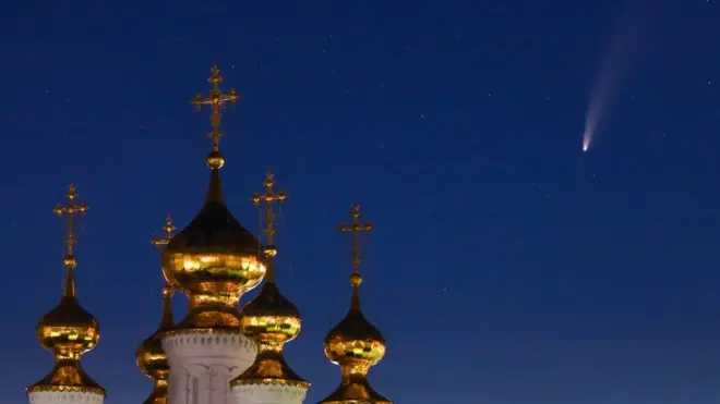 دنباله دار نئووایز بر فراس کلیسایی در روسیه