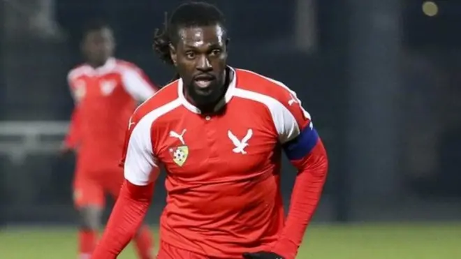 E bin no play for Togo last month because of poor quality of di pitch