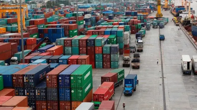 ကင်းလွတ်ခွင့်ရပစ္စည်းတွေထဲမှာ ရေထွက်ပစ္စည်း၊ ကျောက်မျက်ရတနာ အစရှိတဲ့ ကုန်ပစ္စည်းတွေ ပါဝင်