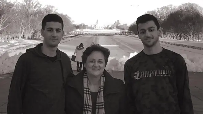 دینا اثناعشری و دو پسرش