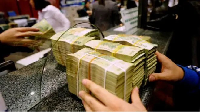 Chuyên gia dự báo "còn nhiều ngân hàng bên bờ vực phá sản"