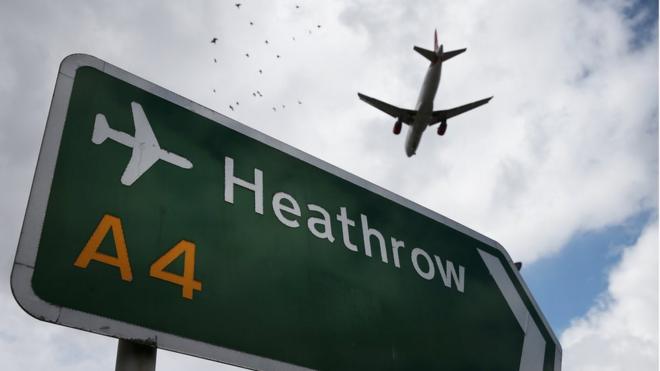 Una avión sobre Heathrow