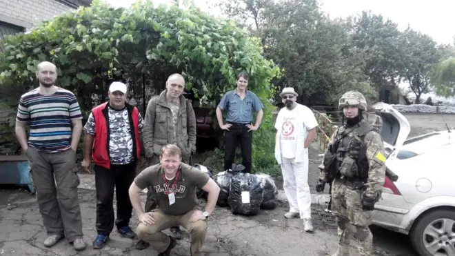 Затриманий боєць Батальйону Кульчицького Віталій Марків - крайній праворуч. Літо 2014 року, гора Карачун неподалік Слов'янська - саме неподалік цього міста у травні 2014 року загинув італійський фотограф Андреа Рокеллі, у причетності до смерті якого Італія підозрює українця