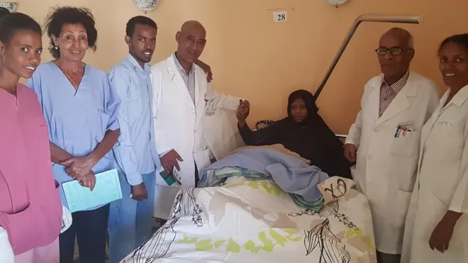 ጀነቲ ሁሴን በሆስፒታል ውስጥ በሕክምና እና በኢትዮጵያ ኢምባሲ ባልደረቦች ተከብባ