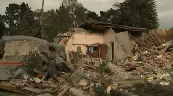 Руины здания, разрушенного землетрясением