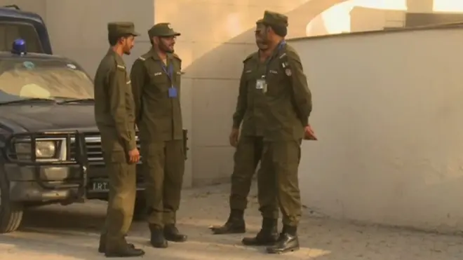 پنجاب پولیس کی وردی 59 برس بعد تبدیل کر دی گئی ہے لیکن کیا وردی بدلنے سے پولیس کی کارکردگی بھی بدلے گی؟