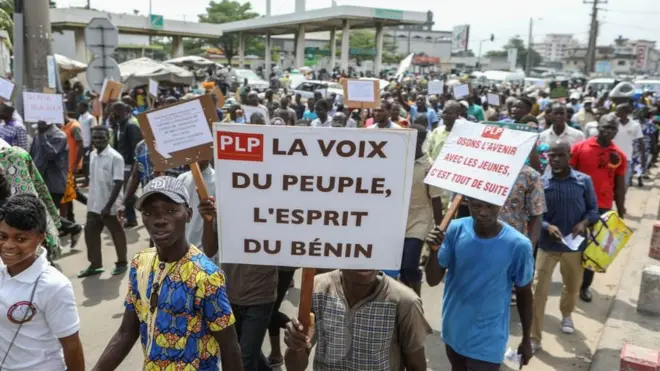Les organisateurs de la manifestation demandent la tenue de ce qu'ils appellent ''les états généraux du peuple''