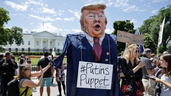 Противники Трампа называют его марионеткой Путина