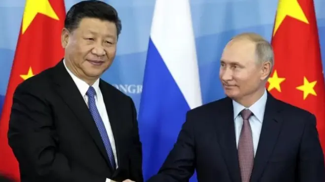 शी और पुतिन आपस में मिलते रहते हैं लेकिन इन बैठकों के बावजूद दोनों में आपसी भरोसे की कमी दिखती है.