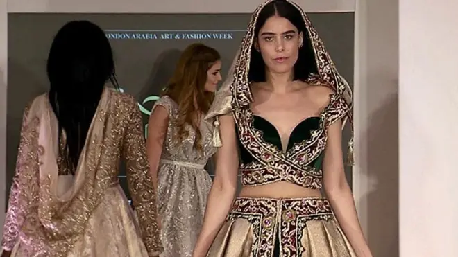 عارضات أزياء