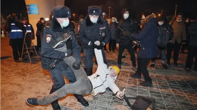 Затримання прихильників Навального в аеропорті Внуково