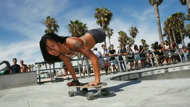 ထိုင်းလူမျိုး အမေရိကန်သူ မသန်စွမ်း မော်ဒယ် ကင်ညာဆက်ဆာ