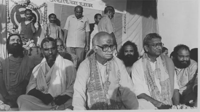 بابری مسجد کے انہدام والے مقدمے میں انڈیا کے سابق نائب وزیر اعظم لاکرشن اڈوانی کے خلاف بھی مقدمہ دائر ہے