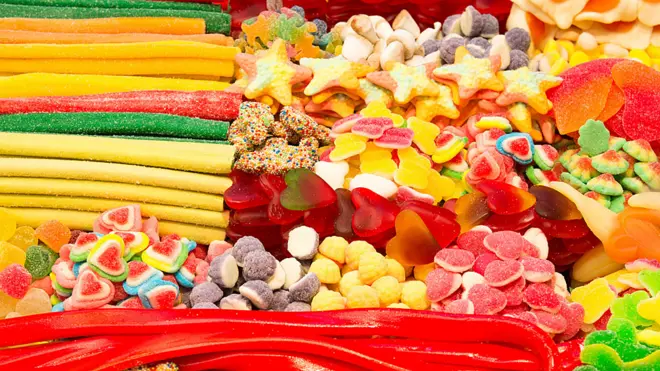 El sábado puedes comer todos los dulces que se te antojen.