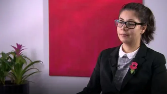 ايفا اعتماد زادة تقول إنها شعرت بالصدمة إزاء سلوك النائب كيلفن هوبكنز تجاهها