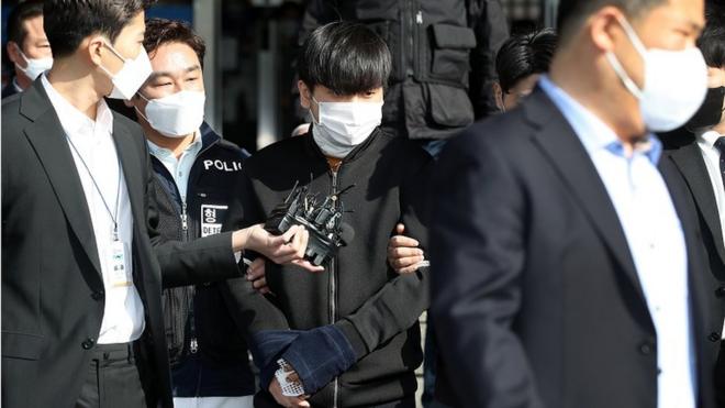 스토킹하던 여성과 일가족을 살해한 혐의를 받는 김태현이 가족에 대한 범행은 "우발적 살인"이라는 주장을 이어갔다
