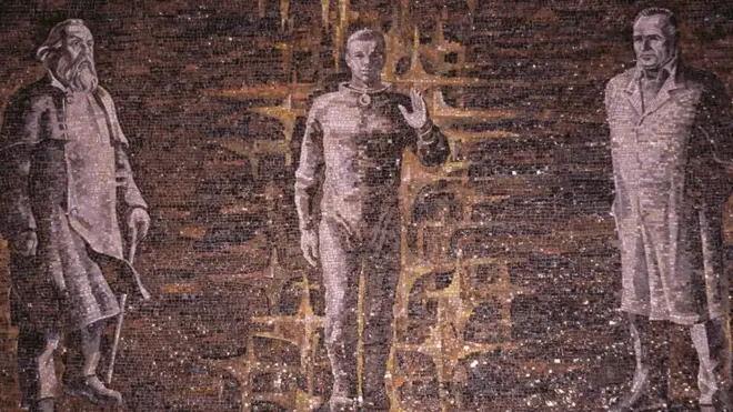 Fjodorova učenja su imala ogroman uticaj na ruskog pionira raketa Ciolkovskog (levo) i glavnog raketnog projektanta SSSR-a Sergeja Koroljeva (desno)